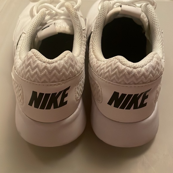 Women’s Nike Tanjun - Picture 3 of 4